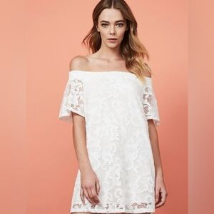 $154 NWT Three Eighty Two Ady Off Shoulder Mini size Medium